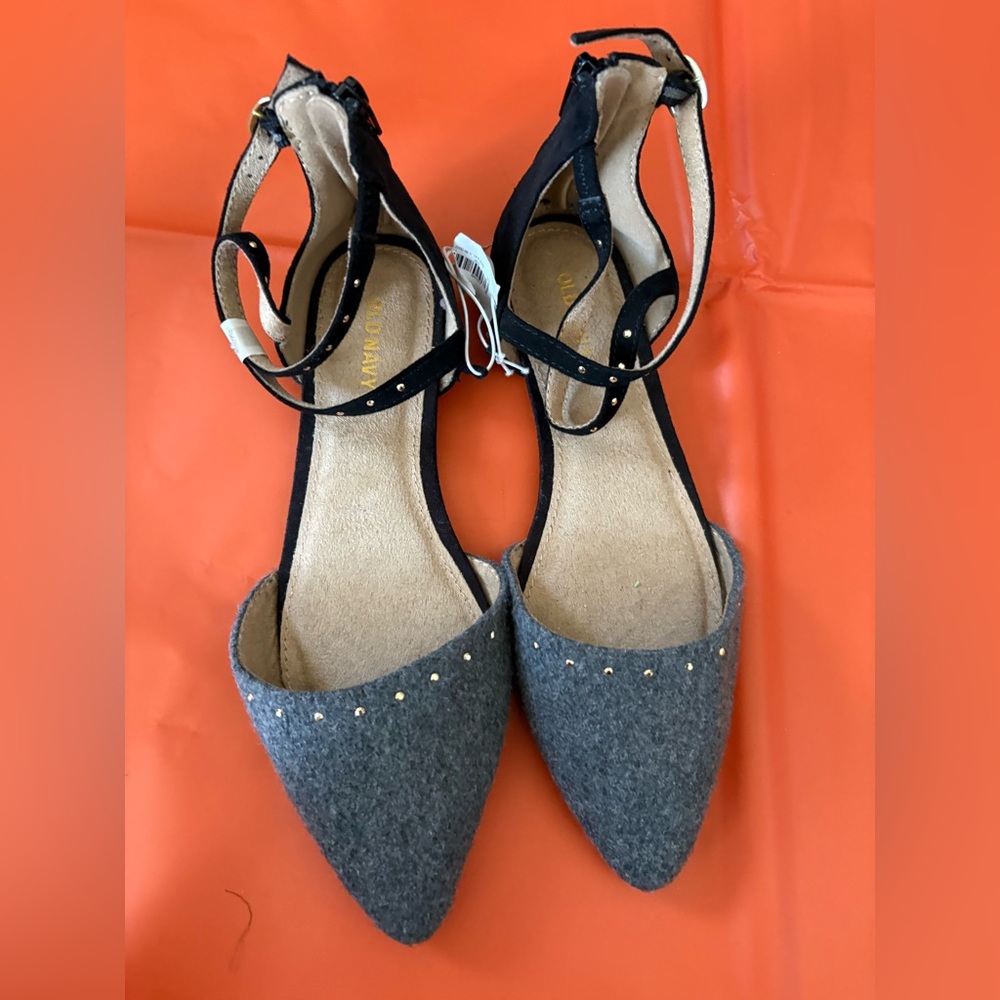Old Navy Black and Gray Pointed Heels